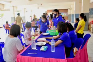 วันที่ 1 พฤษภาคม 66 ดร.อรอินทร์ คลองมิ่ง ผู้อำนวยการโรงเรียน มอบหมายให้ ดร.วรพล ธุลีจันทร์ รองผู้อำนวยการโรงเรียน คณะครู และบุคลากรร่วมดำเนินการประเมินความพร้อมนักเรียนใหม่ ประจำปีการศึกษา 2566 ณ โดมอเนกประสงค์ และบริเวณอาคารเรียนราชพฤกษ์